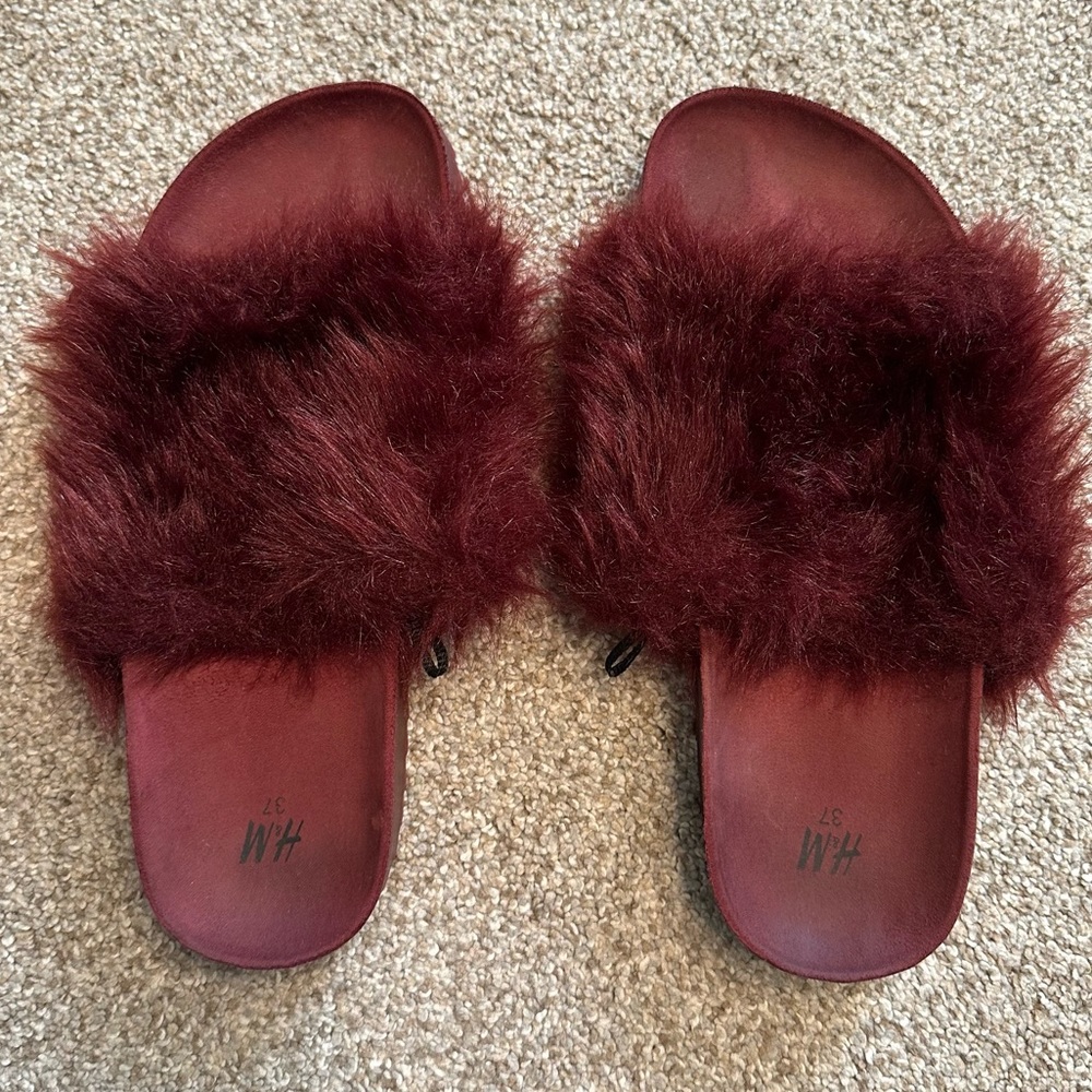 H&M burgundy slippers